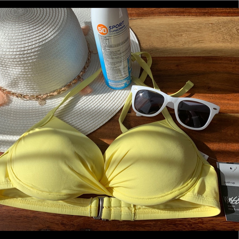 NWT swimsuit top size Small